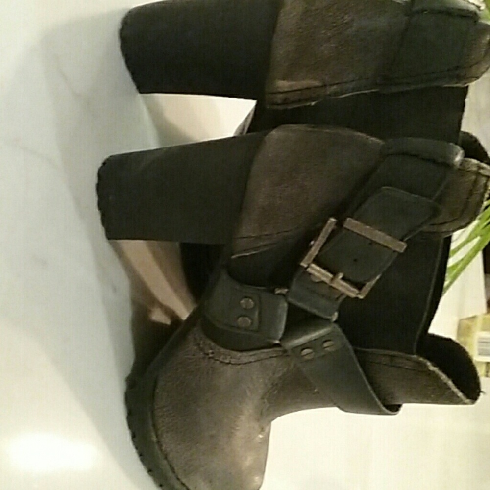 Boots - Picture 4 of 4